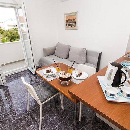 Apartmani Sanja Vodice Esterno foto