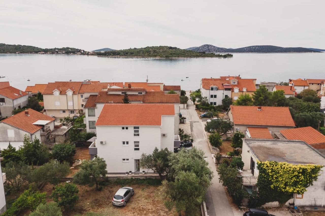 Apartmani Sanja Vodice Esterno foto