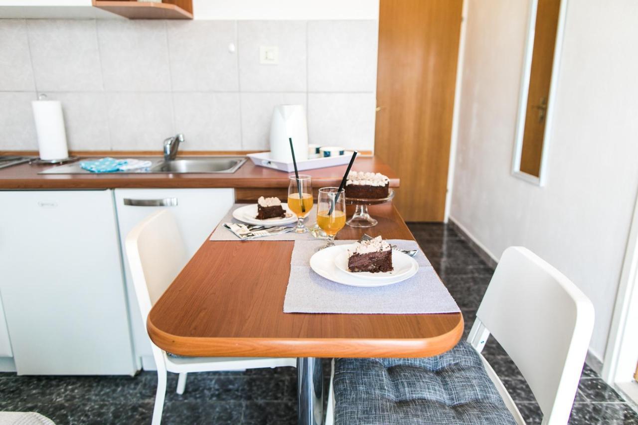 Apartmani Sanja Vodice Esterno foto