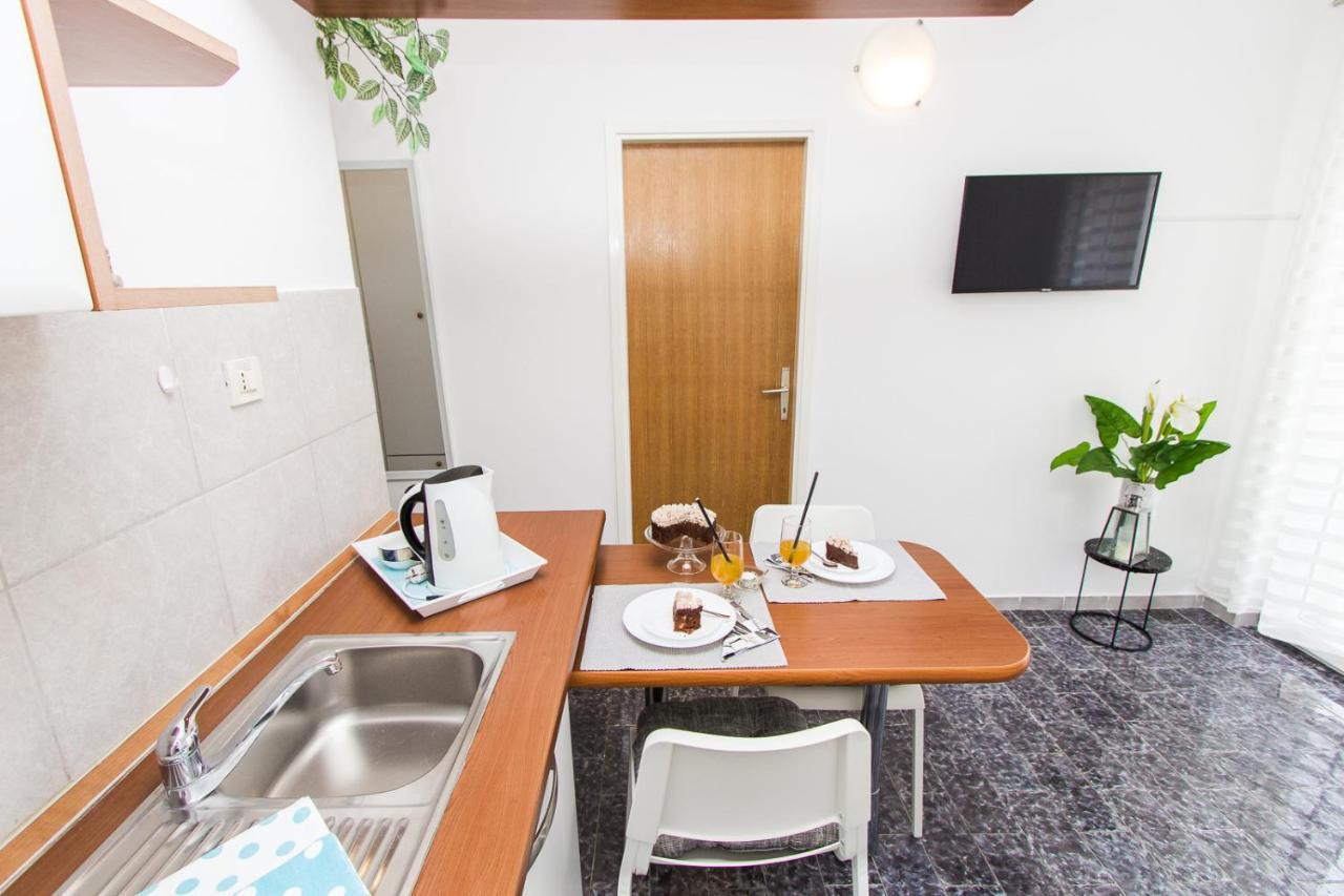 Apartmani Sanja Vodice Esterno foto