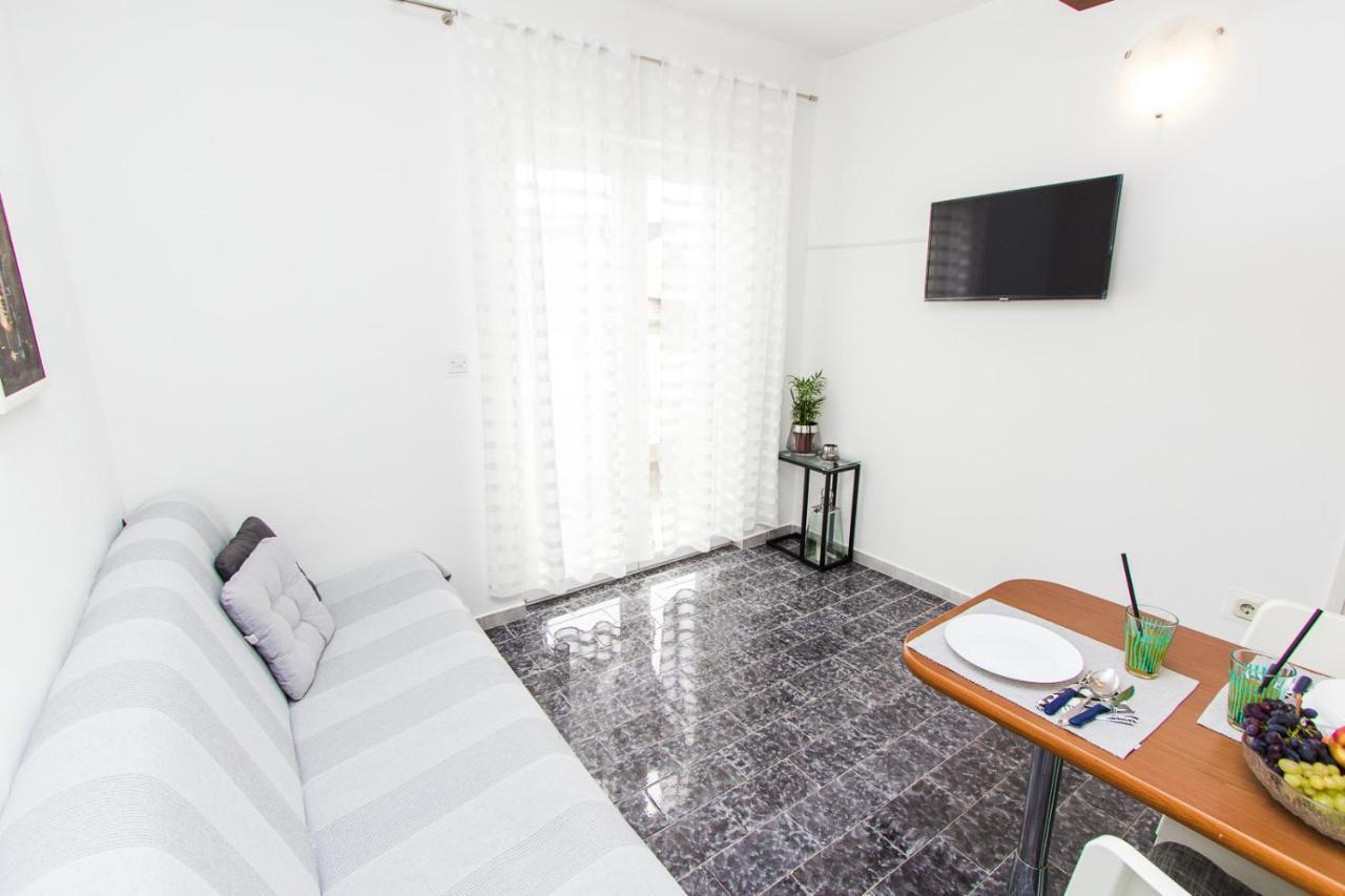 Apartmani Sanja Vodice Esterno foto
