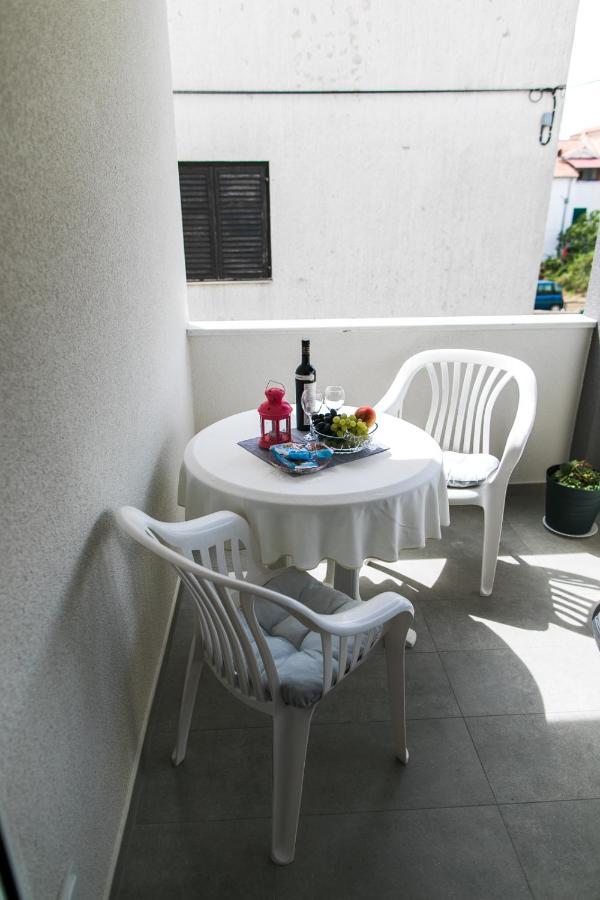 Apartmani Sanja Vodice Esterno foto